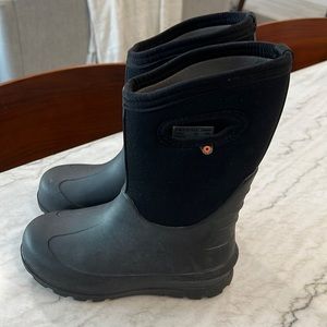 BOGS Boots Youth Size 2